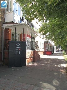 Продам 3 к. кв., р-н Центр-Центр. ринок -зручно під магазин