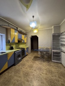 Продаж 3-кім квартири в будинку р-н центра!