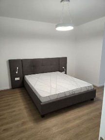 Поруч з Дендропарком. Новобудова.