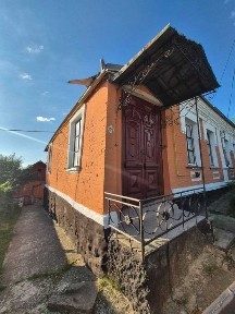 продаж частини будинку в центральній частині міста