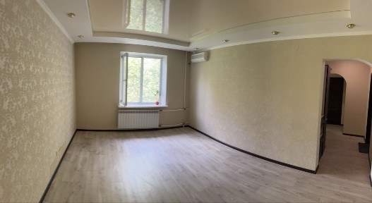 Продається 2 кімнатна квартира в Металургійному районі.