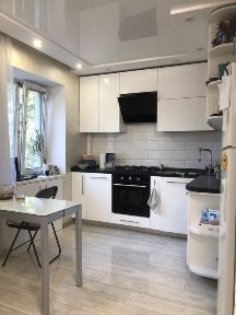 Продам евродвухкомнатную рядом с парком Победы