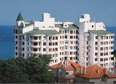 Продам 2 комнатную квартиру на ул. Азарова 13. Цена с паркингом.