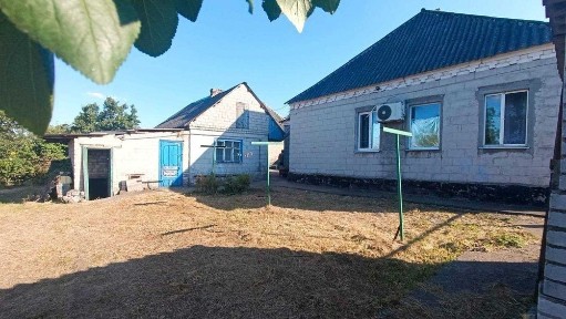 Продам будинок в Карнаухівці біля МАГАЗИНУ 