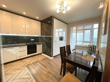 Продаж квартири в новому житловому комплексі поруч із міським озером