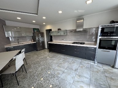 Дворівнева квартира 230 кв. м. Одна на поверху. Панорама парку Софівка.