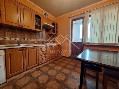 Продаж просторої 4к квартири з великою кухнею на вул. Світальського