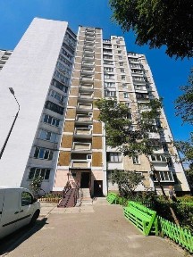 Київ, Дарницький, вулиця Анни Ахматової 4