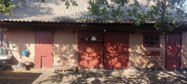 Продам дом + домик со всеми удобствами. Срочно, недорого, хозяин.