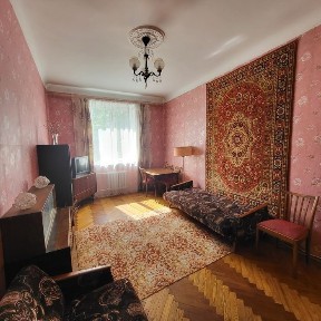 Продається двокімнатна квартира в центрі міста