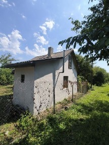 Продається 2 дачі одна напроти одної