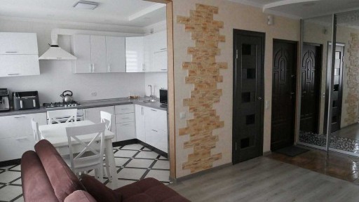 Продається затишна 3 к квартира в гарній локації 0216