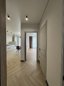 Велика 2 кімнатнв квартира, видова на Міське Озеро