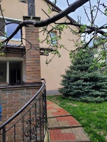 Продається 2-х поверховий будинок в Центрі