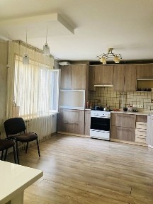 Продам трьох кімнатну на Бамі, по вул. бульв. Довженка, 2