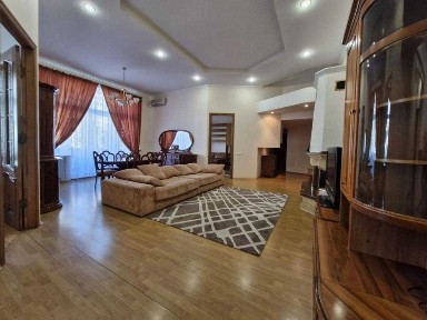 Оренда 3-к квартири/вул. Євгена Чикаленка 7,Центр/Театральна/Хрещатик