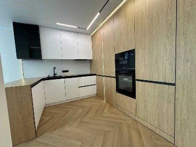 Панорамна квартира з євроремонтом і меблями в самому центрі міста