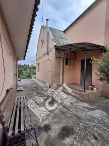 Ціна знижена. Добротний будинок. Поряд мкрн. Зарічний.