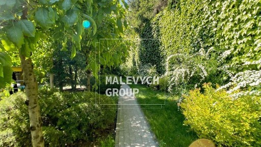 Продається будинок - резиденція поряд із Ботанічним садом. 25 соток