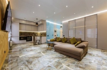 Дизанерский ремонт! Метро 5 минут. 3 комнатная квартира. Мрамор!