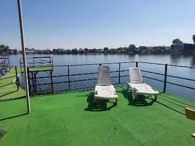 Будинок біля води