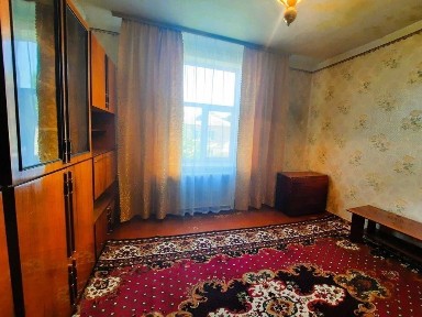 2-кімнатна Сталінка в центрі з гаражем