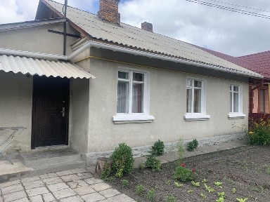 Квартира з власним двориком