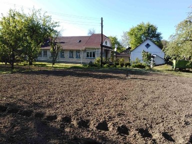 Продається 4-кімнатний житловий будинок в м. Ржищів 22 сотки землі