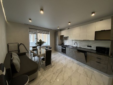 Оренда просторої 3-кімнатної квартири в самому центрі