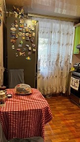 Продам двокімнатну квартиру в центрі міста.