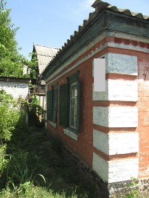 Будинок 44 кв. м. з пічним опаленням і ділянкою 7 соток в р-ні 8 школи