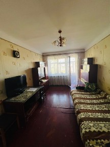 Продається трикімнатна