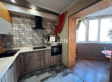 Продаж 3к квартири, ремонт, Срібнокільска 8, метро Позняки