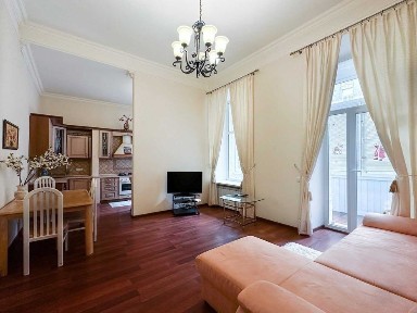 Київ, Печерський, вулиця Богдана Хмельницького 10