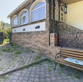 Будинок трьох поверховий продаж