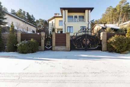 Киевская обл., Киево-Святошинский район, с. Стоянка, Осіння, 17