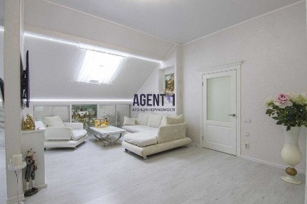 Продаж 3-кімн. квартири 122кв. м. с. Петропавлівська Борщагівка