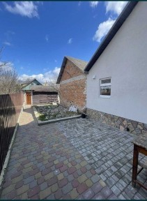 Продам частину цегляного будинку р-н Казбет.