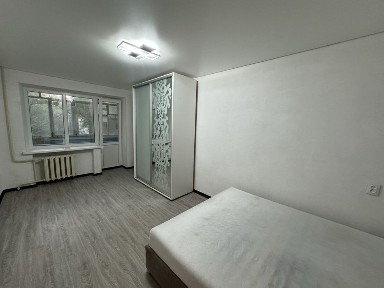 Продаж однокімнатної квартири на пр. Миру, район Площі Перемоги