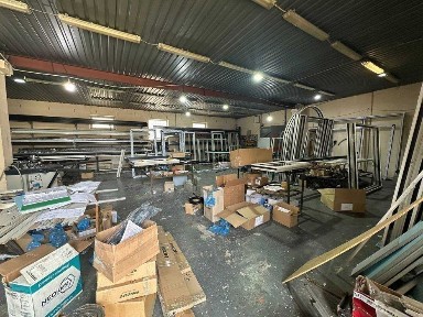 Продам пром базу на Левобережном 3 Караван красная линия