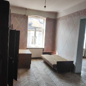 Продаж 2кн на вулиці Першотравневій.