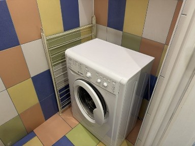 Центр міста. Біля басейну Карпатія. Чудова затишна двокімнатна квартира.