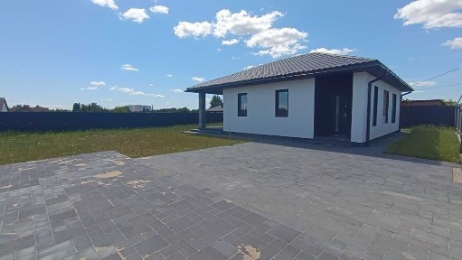 Будинок з террасою! 5 соток. Поруч озеро. Газ можно підключити