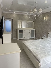 Простора квартира з класичним євроремонтом на вул. Залізнична