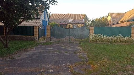 Продам затишний будинок смт Шишаки