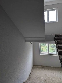 Тепла та простора 3-кімнатна квартира у мальовничому районі міста!