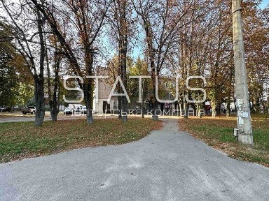 Продаж приміщення по вул. Європейська біля зупинки.