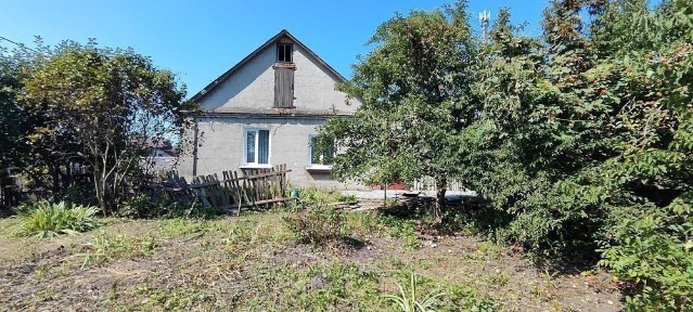 Продається цегляна частина будинку. Дві кімнати. 5 соток приват/землі