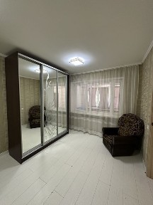 Продаю 1-кімнатну квартиру з окремим входом на Студентській