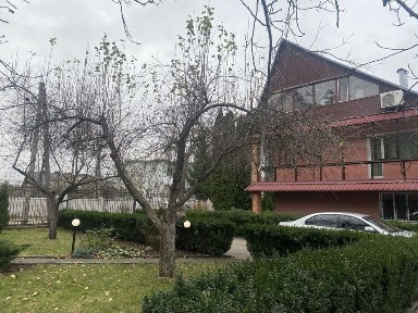 Просторий будинок Зарічани